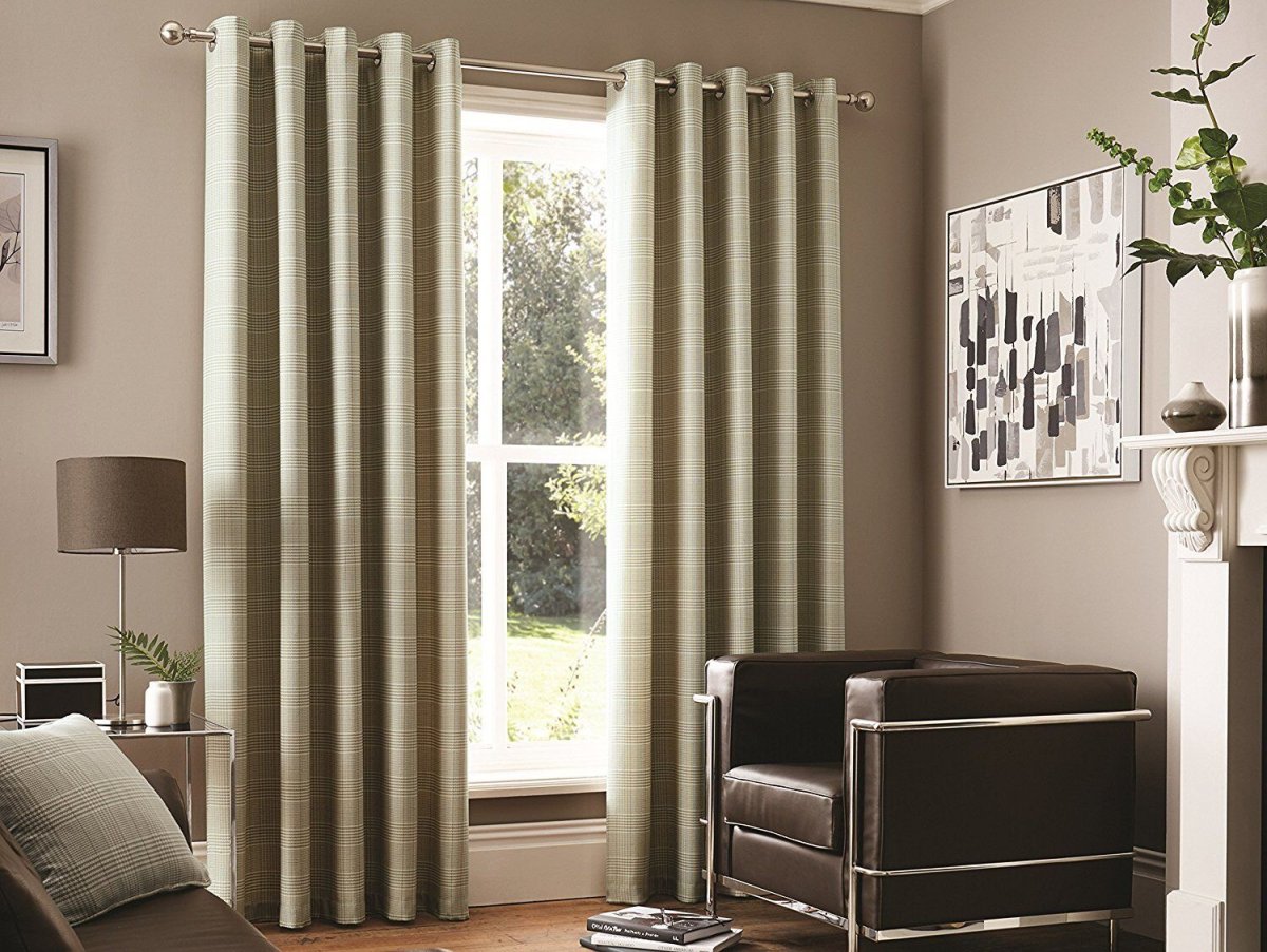 Шторы на люверсах в гостиную в современном стиле с балконной дверью