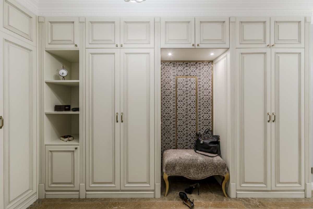 Шкаф Неоклассика белый