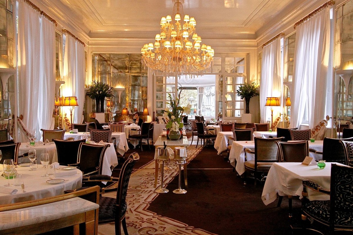 Ресторан в классическом стиле