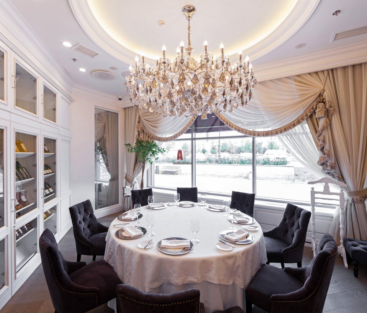 Ресторан в классическом стиле
