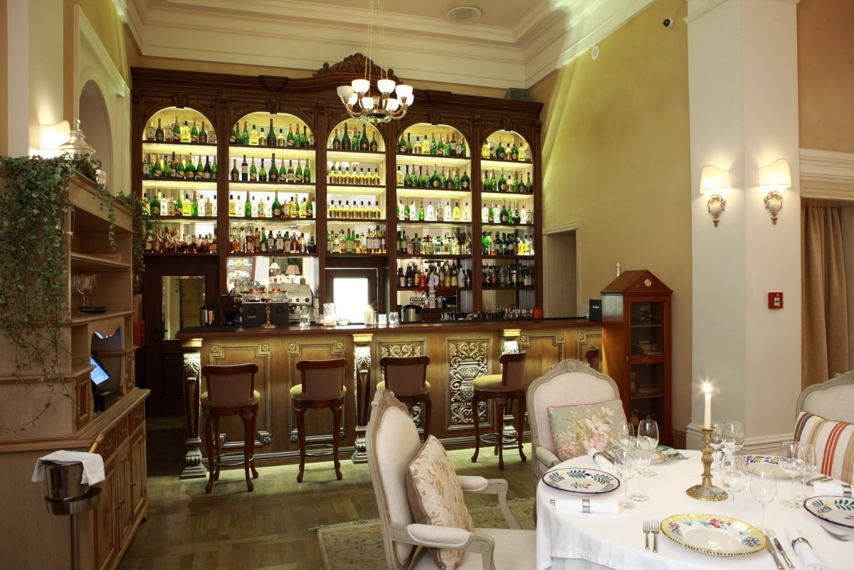 Ресторан в классическом стиле