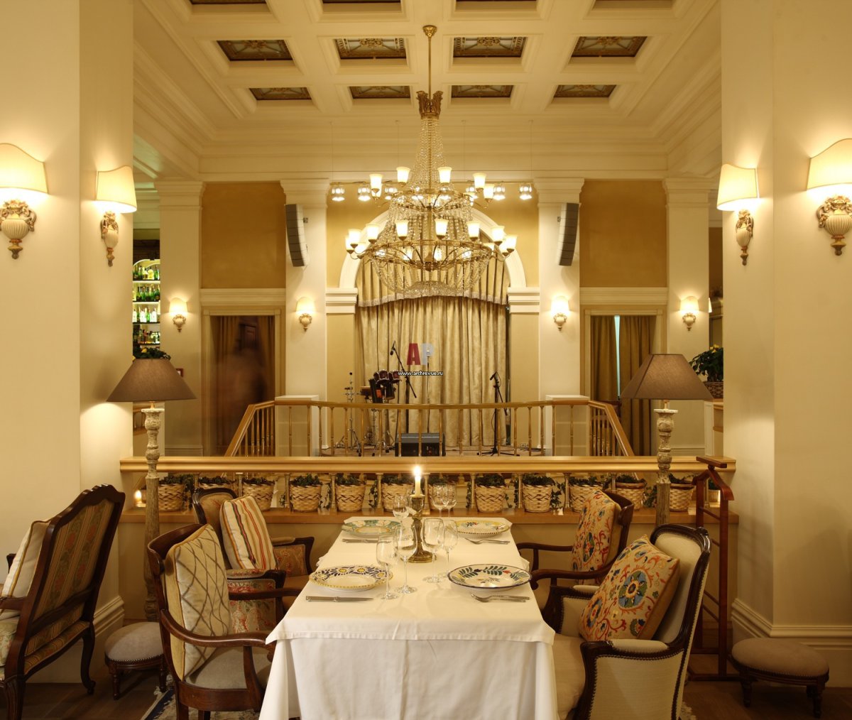 Интерьер кафе в классическом стиле