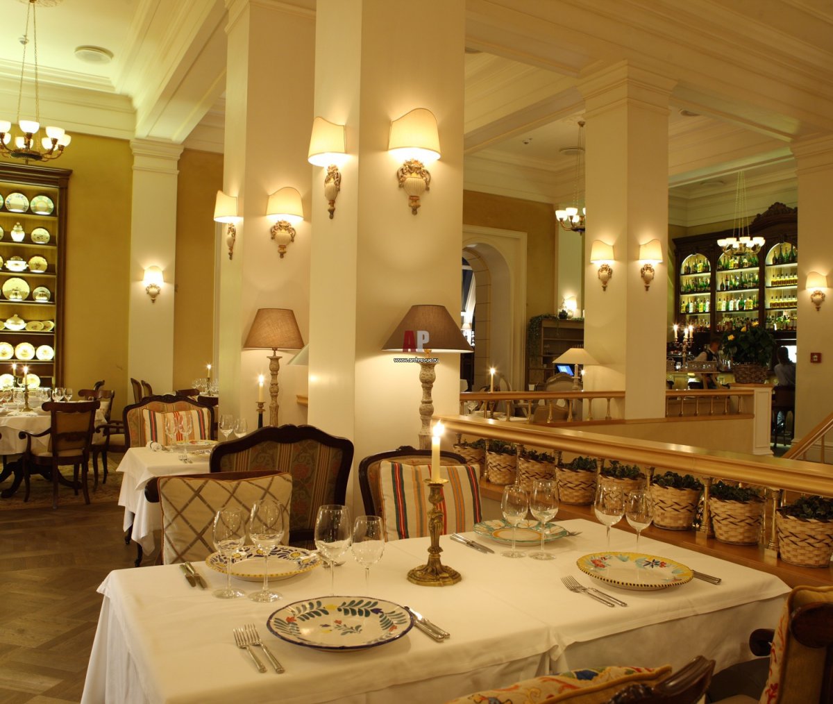 Ресторан в классическом стиле