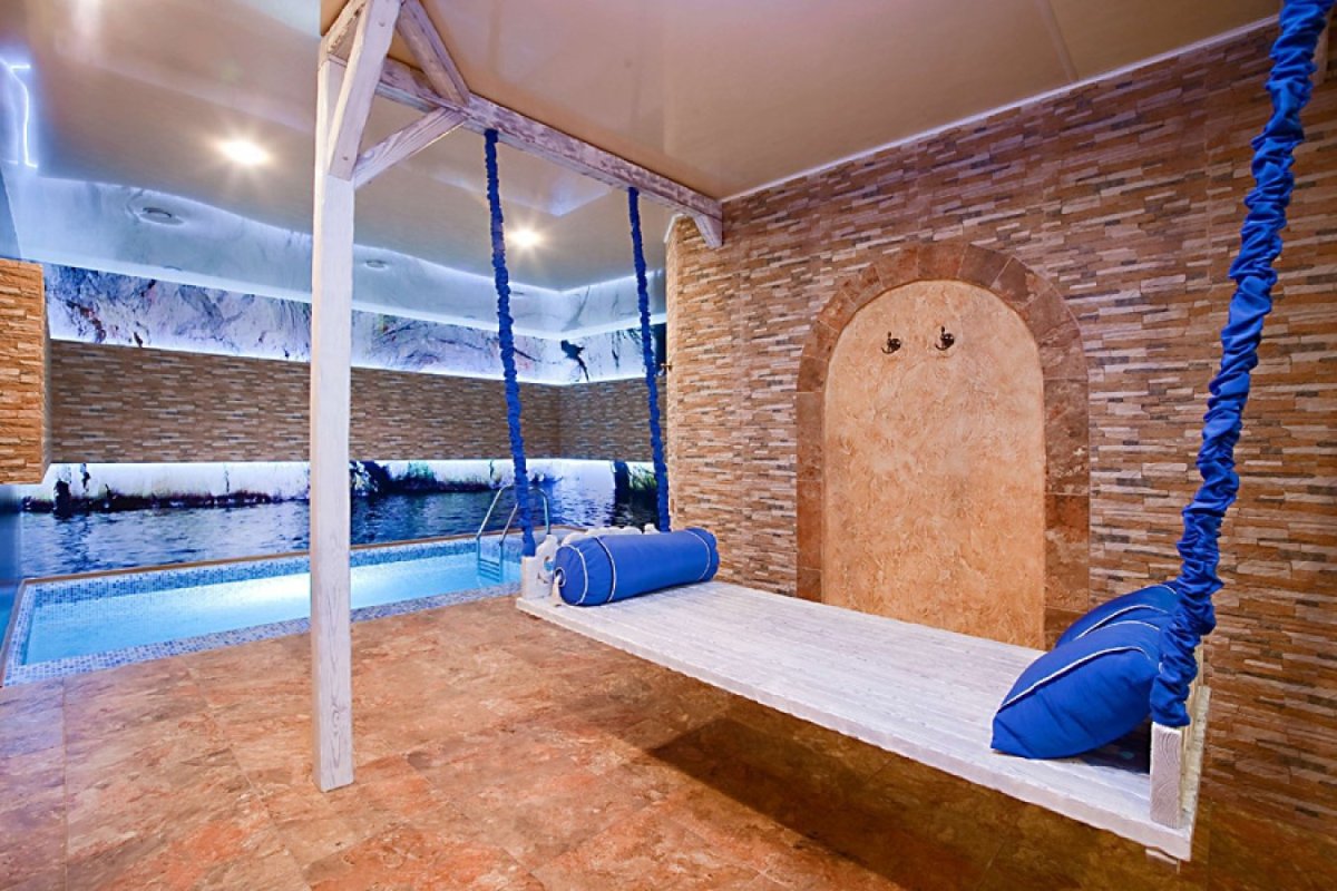 Комната с бассейном и сауной