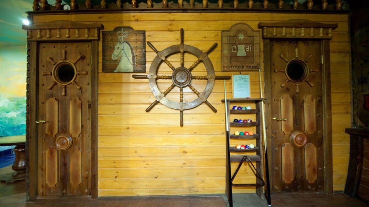 Дверь в морском стиле