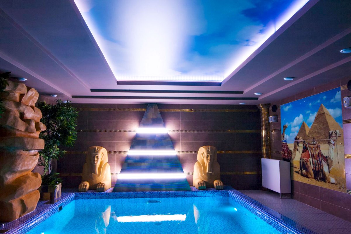 Шикарная баня с бассейном