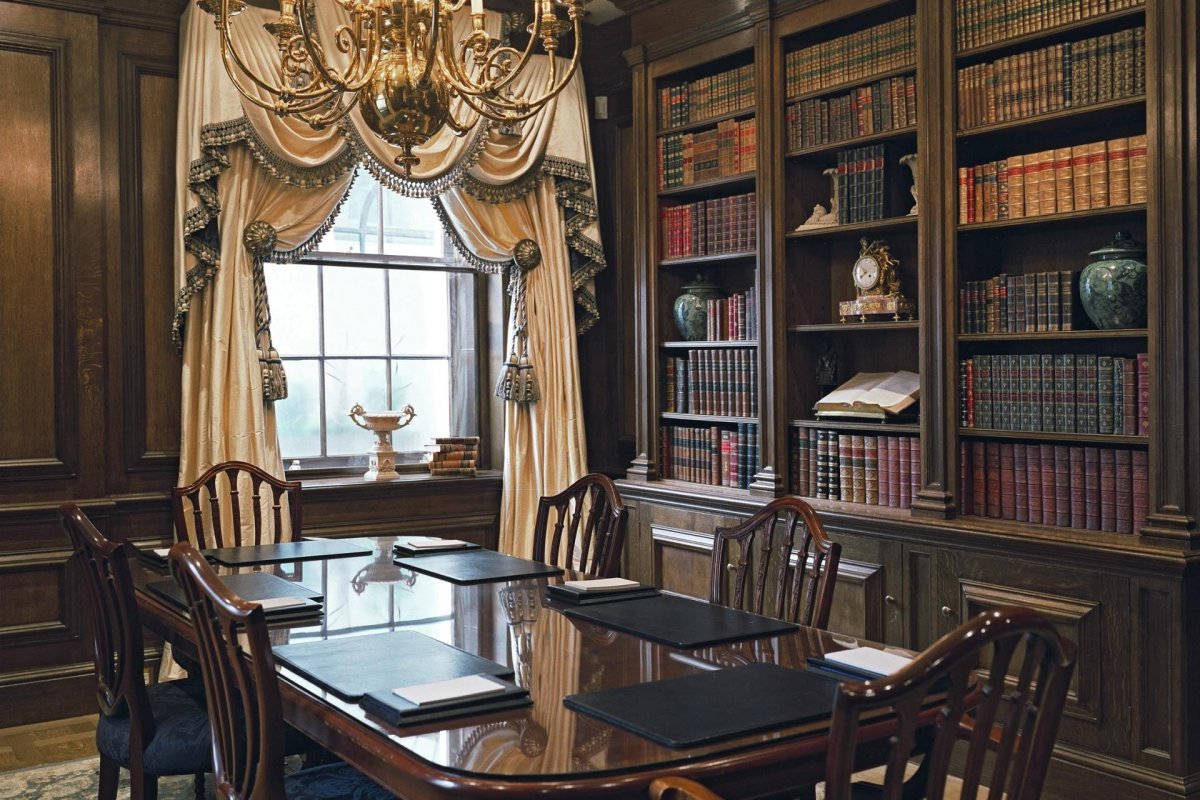 Библиотека в стиле Англии 19 века