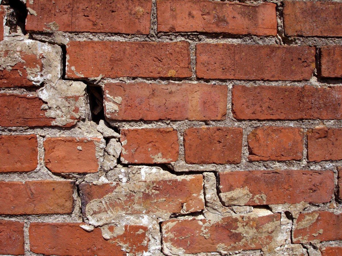 Трещины в кирпичной кладке