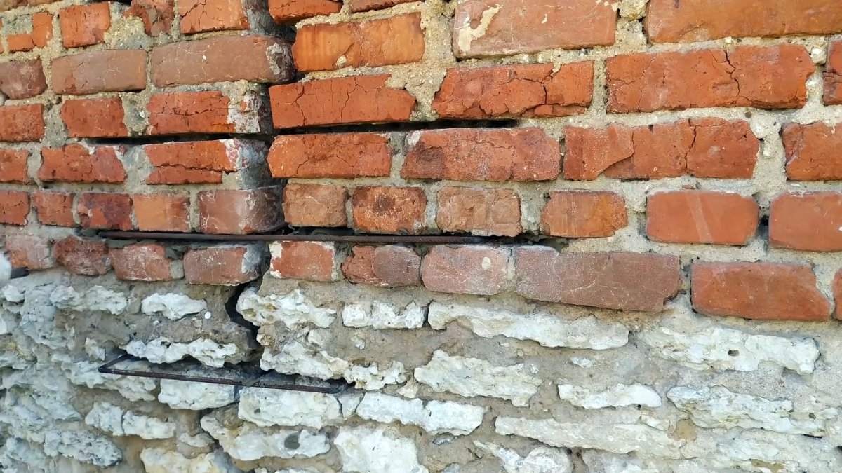 Трещина в стене