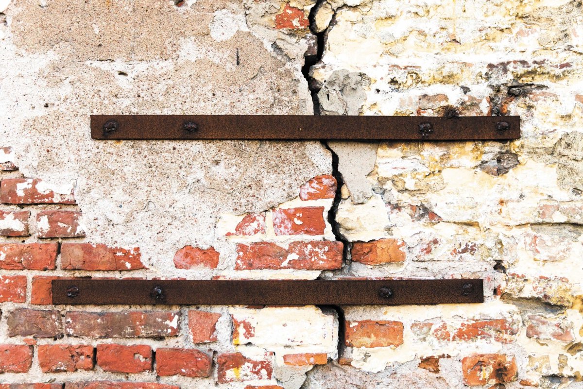 Усиление трещин в кирпичных стенах