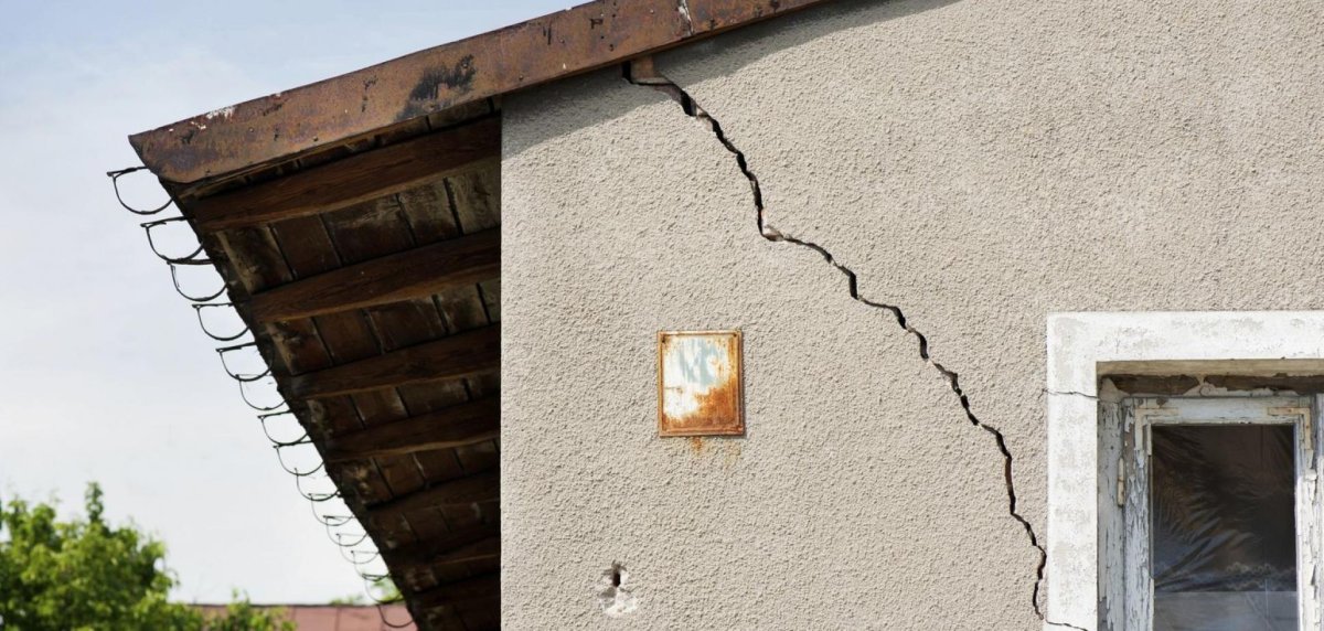 Трещина в здании