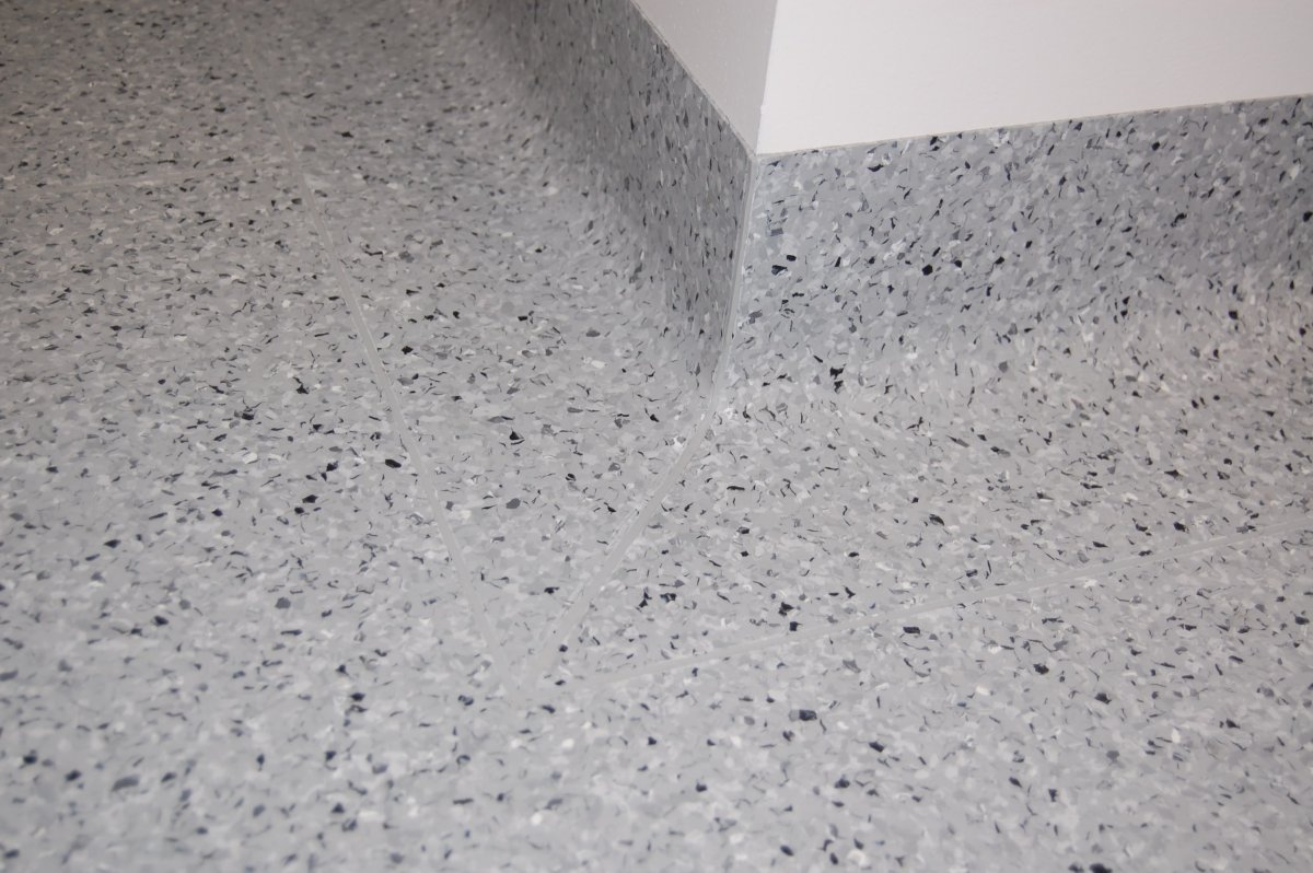 Коннелюрный плинтус для линолеума