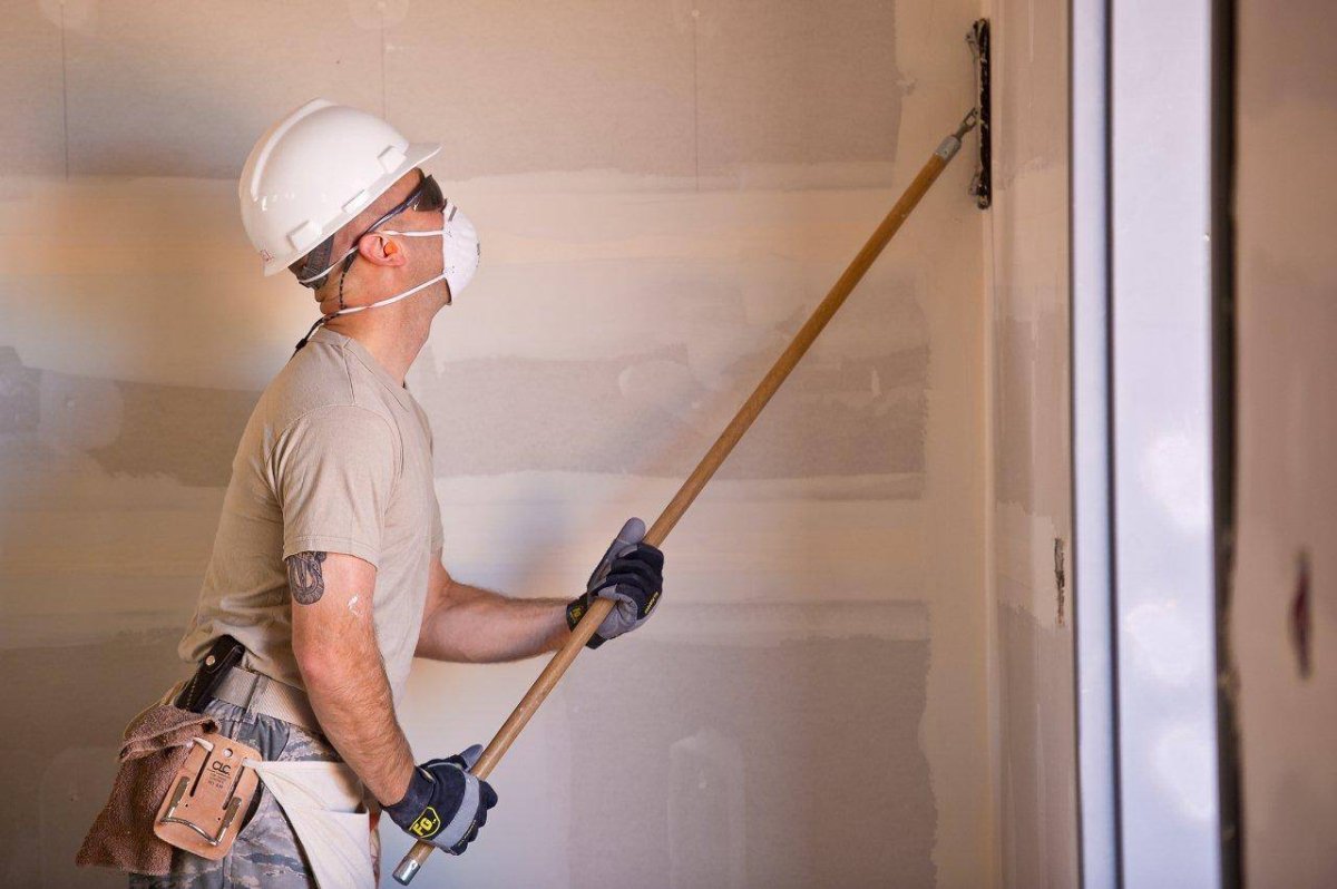 Шлифование поверхности потолка