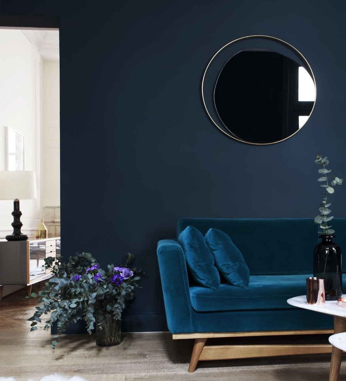 Темно синие стены