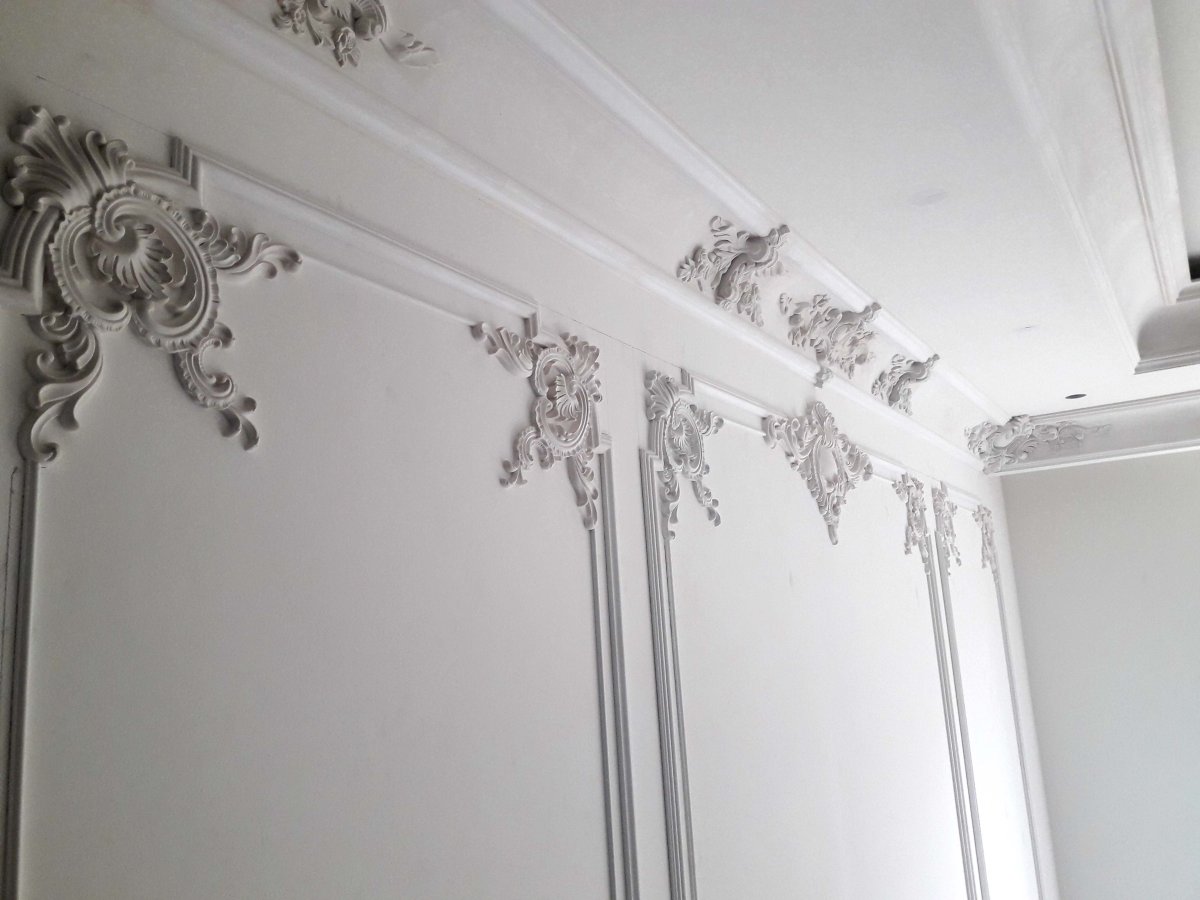 Гипсовая лепнина на потолок