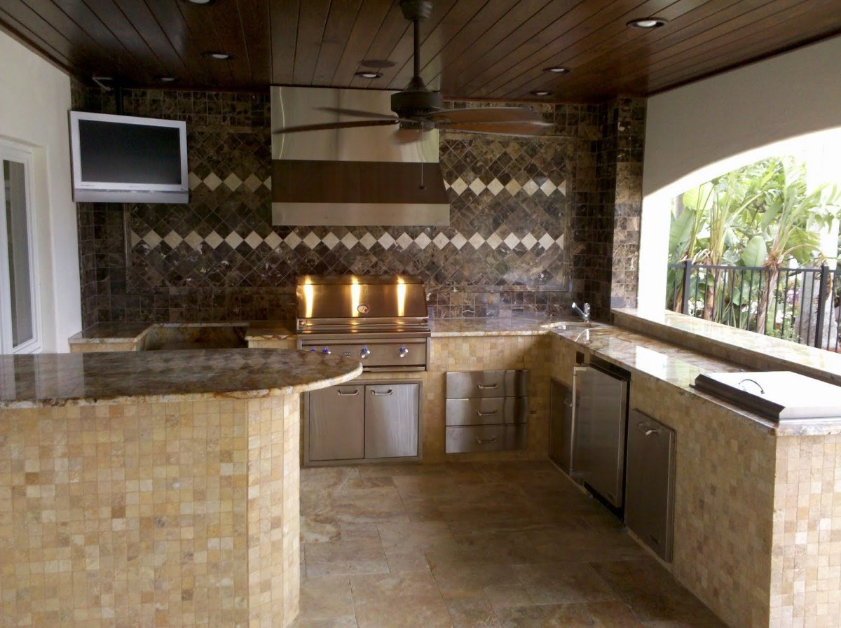 Отделка стен в летней кухне