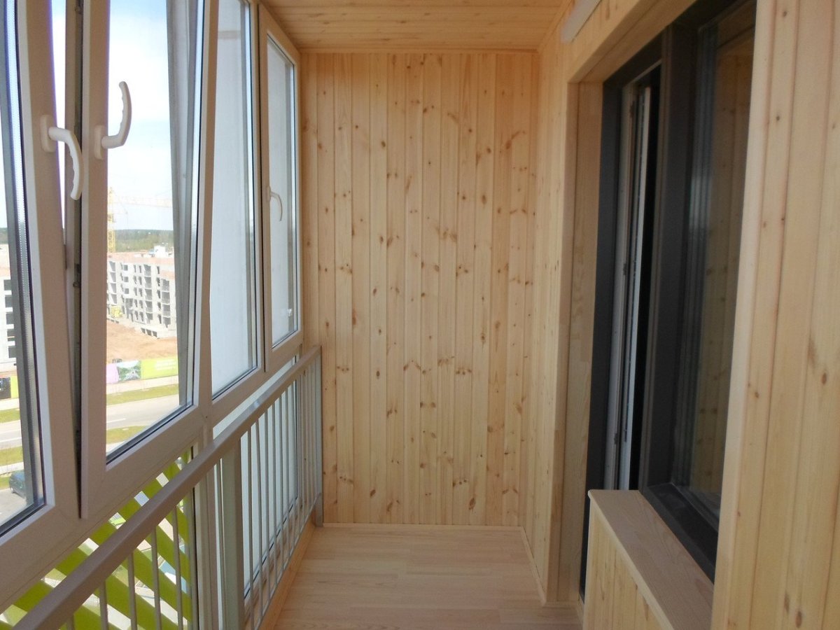 Отделка лоджии вагонкой