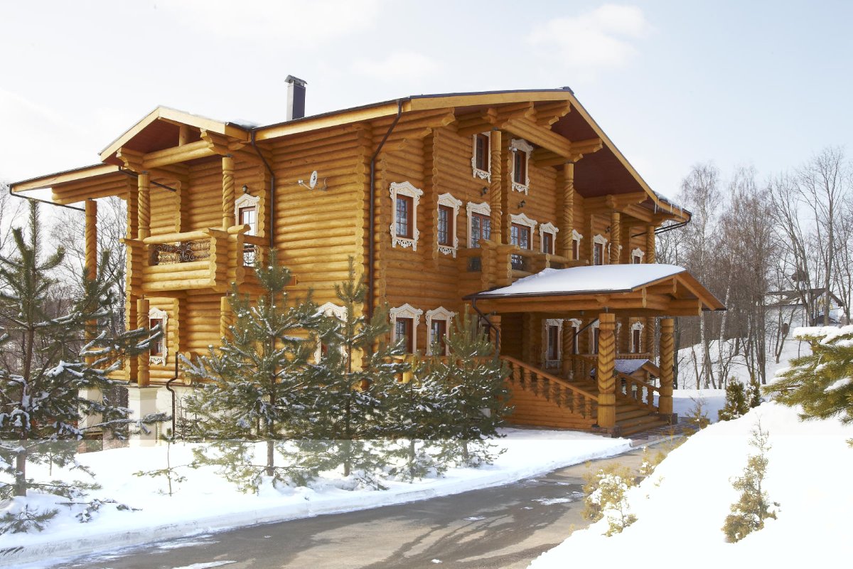 Усадьба из оцилиндрованного бревна