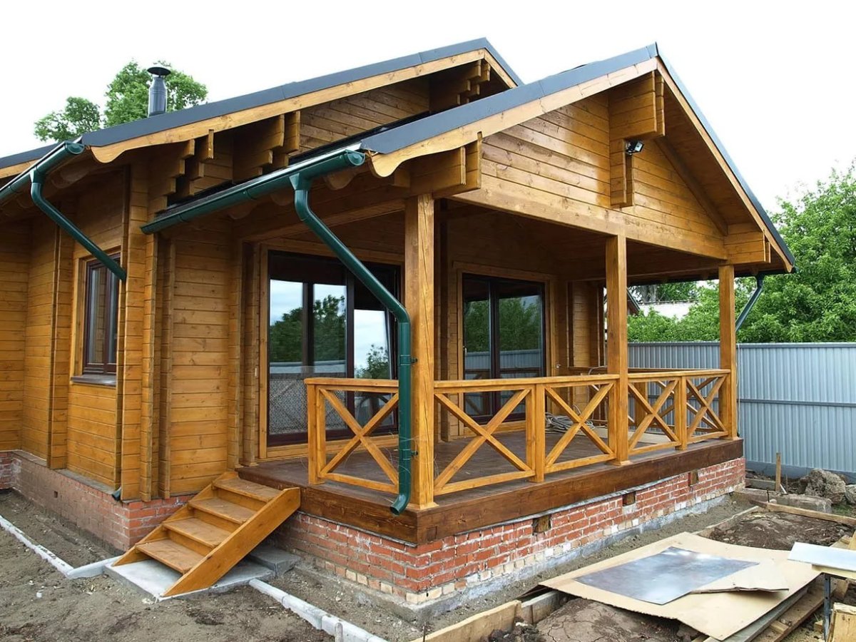 Крыша для бани двухскатная с террасой