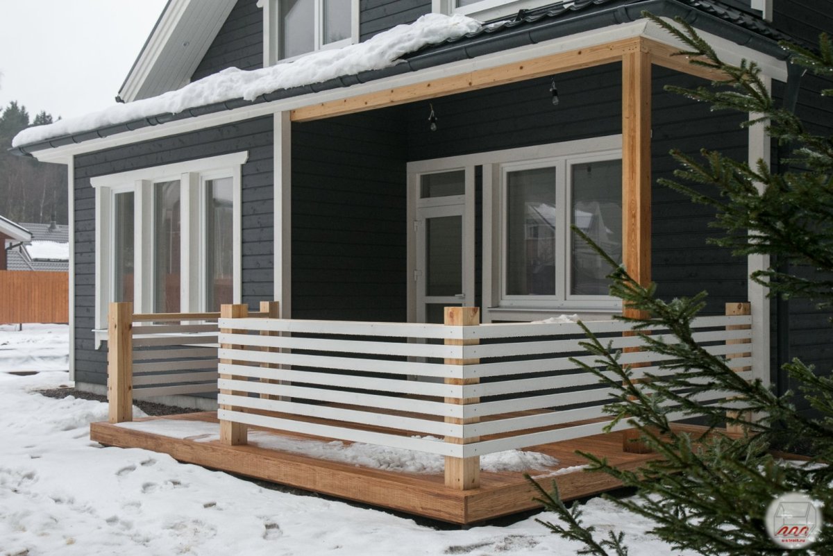 Закрытая веранда с крыльцом