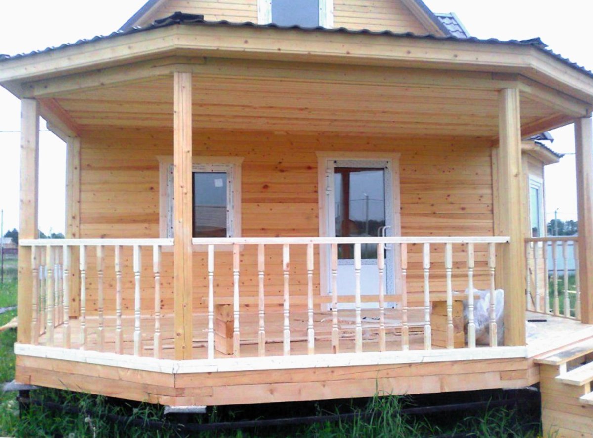 Веранда к деревянному дому