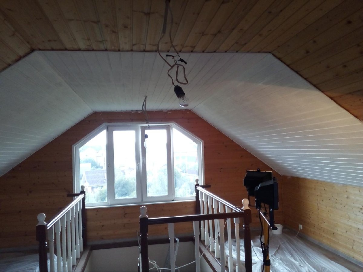 Отделка мансардного этажа вагонкой