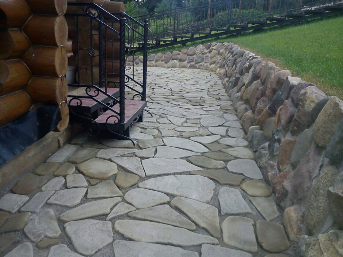 Песчаник галтованный мощение