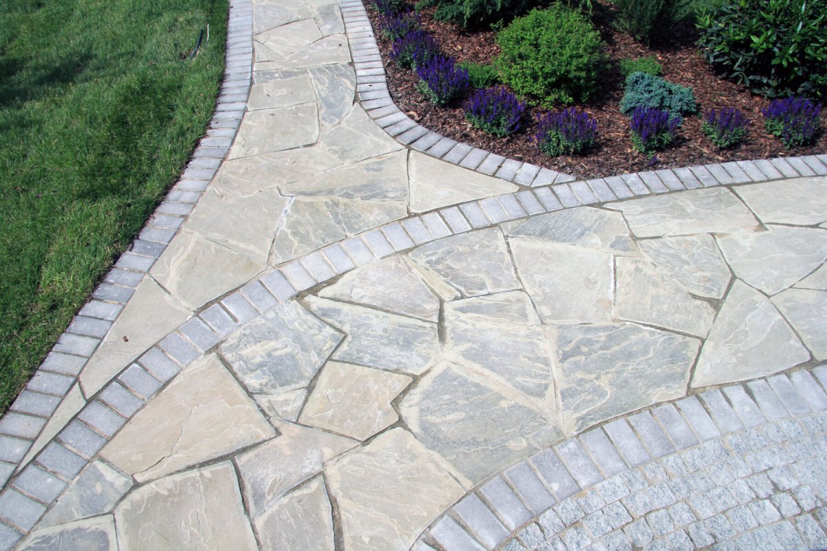 Мощение дорожек песчаником