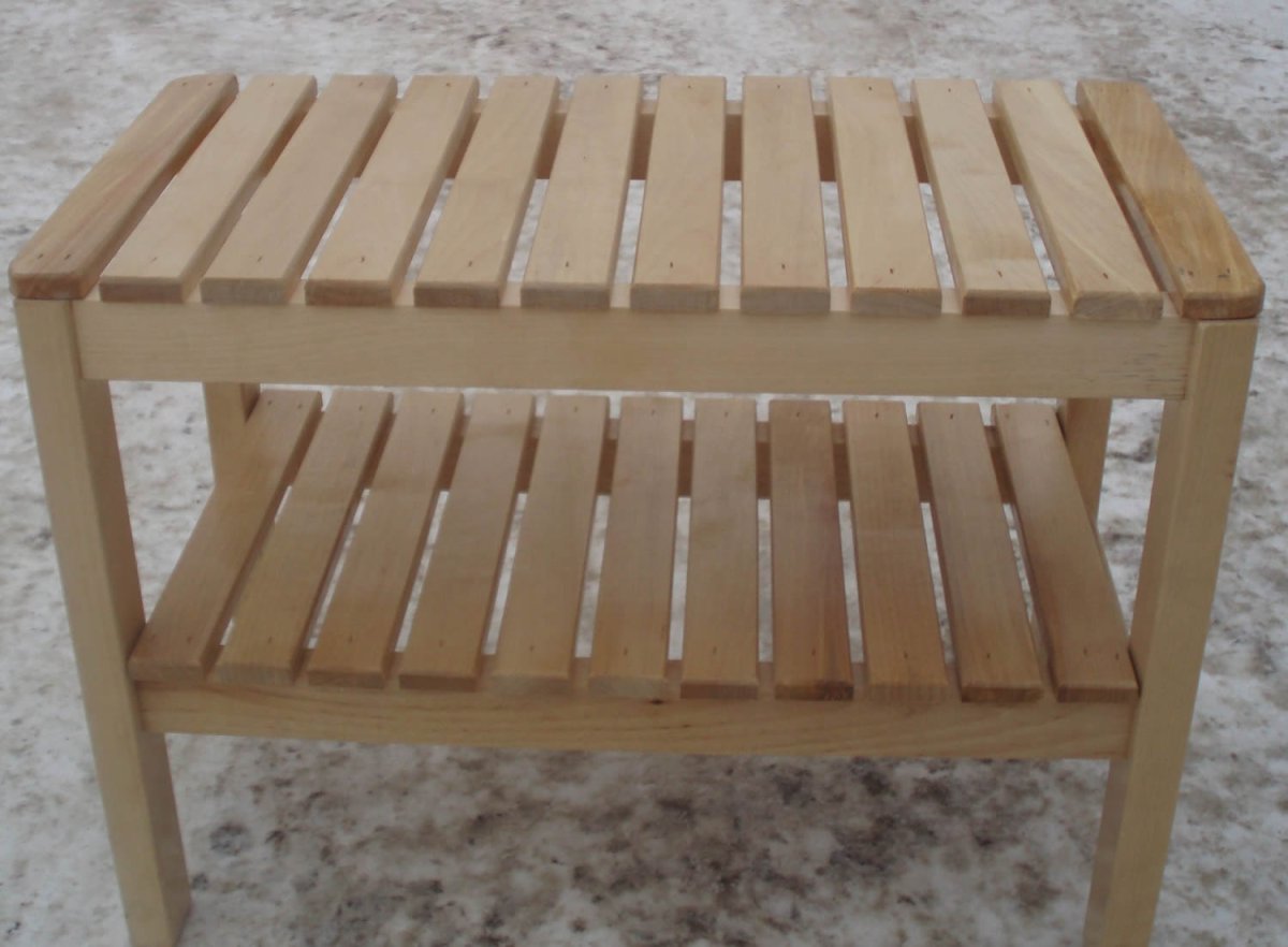 Столик из деревянных реек