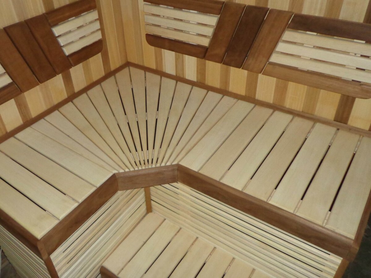 Угловой полок в бане