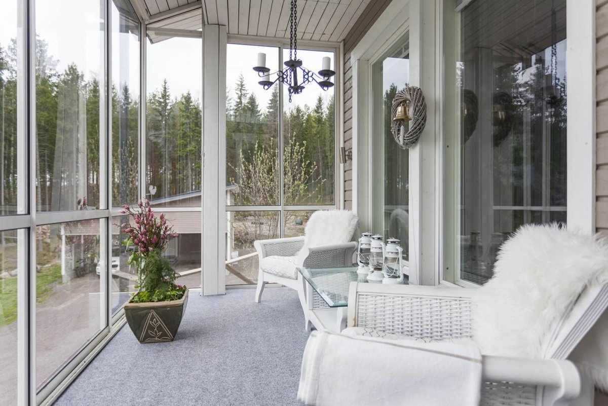 Остекление веранды Рехау