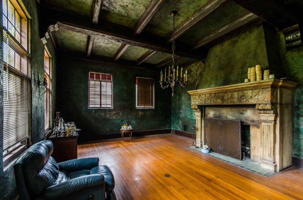 Старый дом внутри