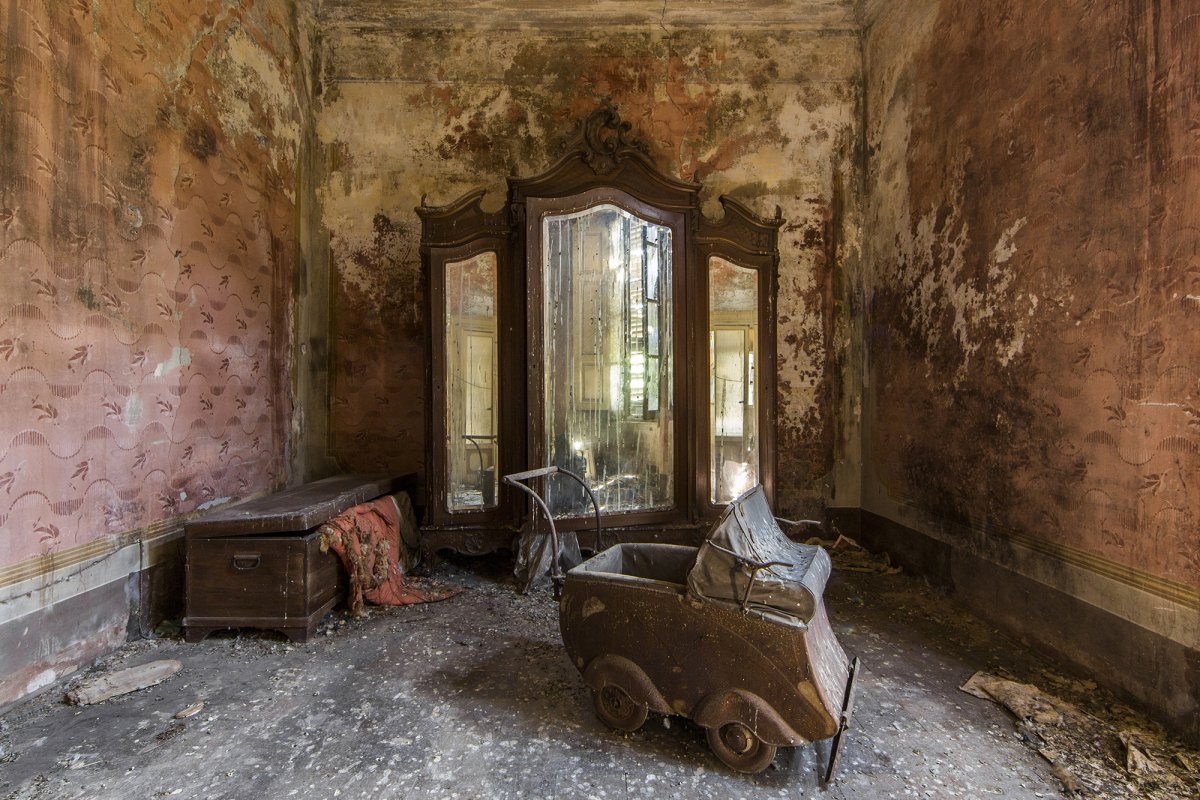 Заброшенная усадьба внутри