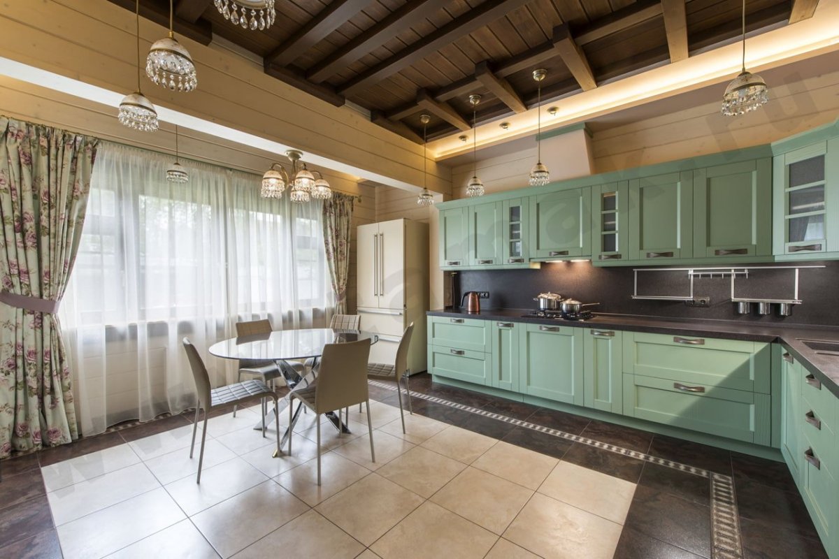 Кухня в деревянном доме