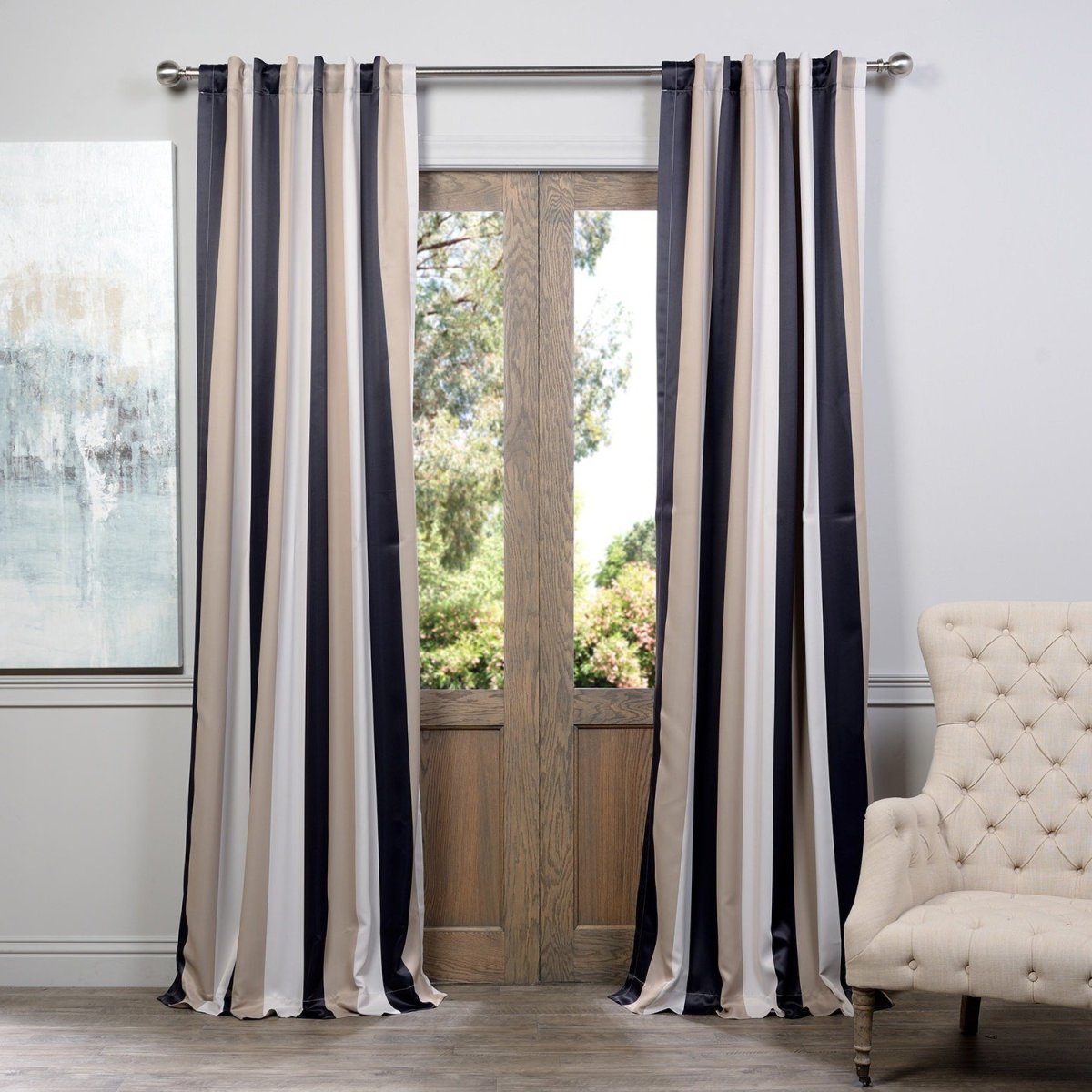 Полосатые шторы в интерьере