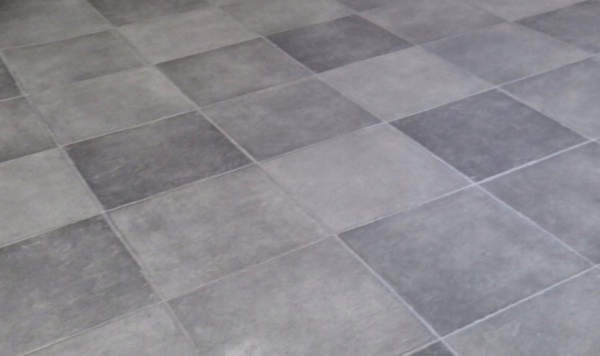 Линолеум серый под плитку