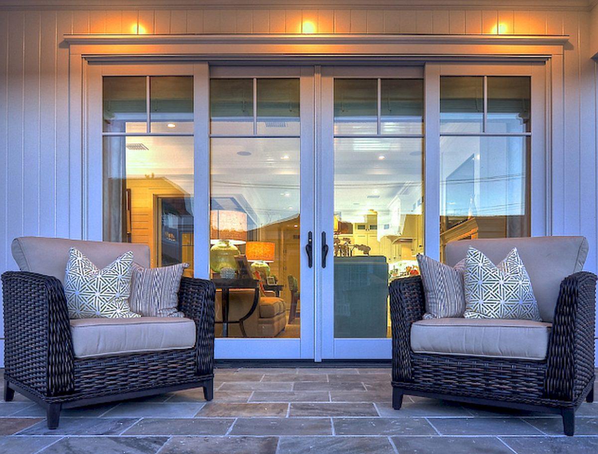 Веранда с французскими окнами