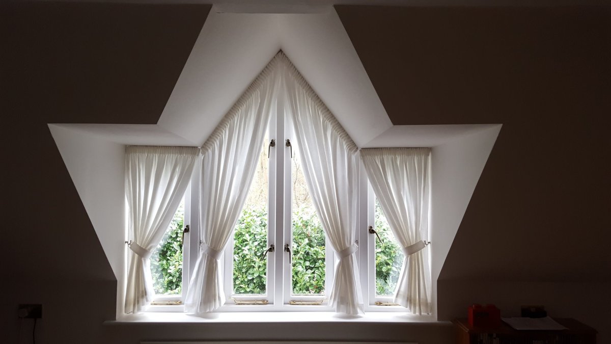 Шторы на наклонные окна