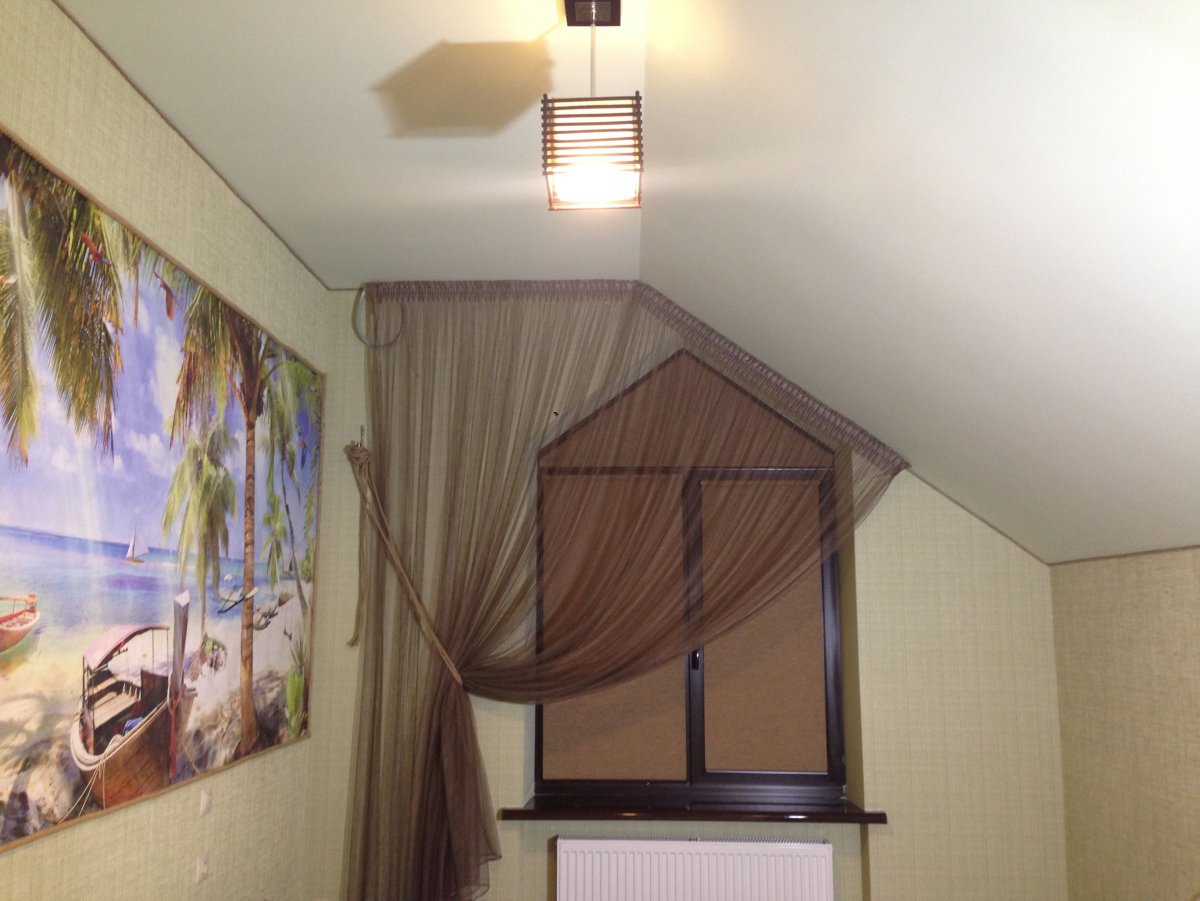 Шторы на мансарде