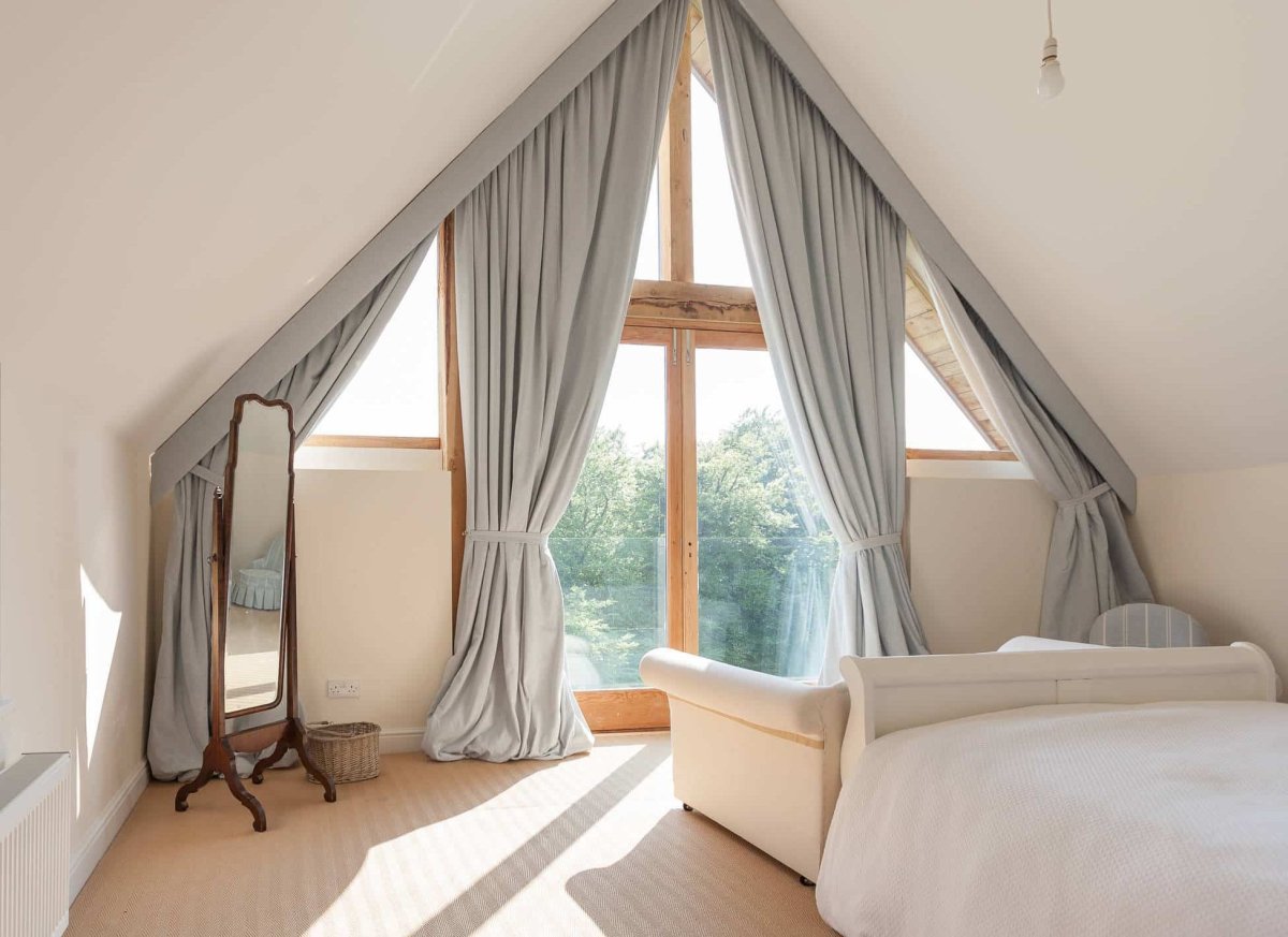 Занавески на треугольные окна