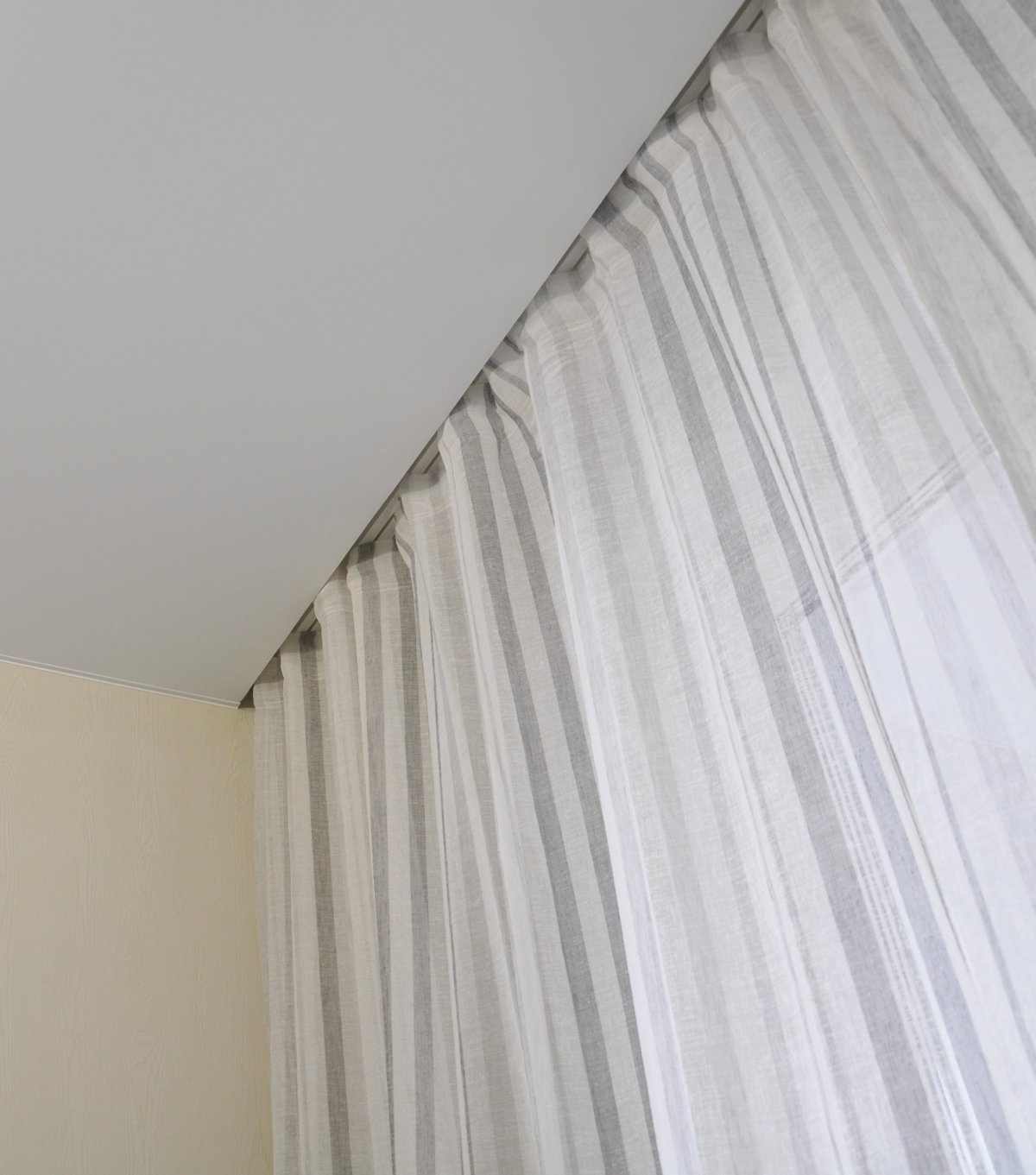 Потолочный карниз для натяжных