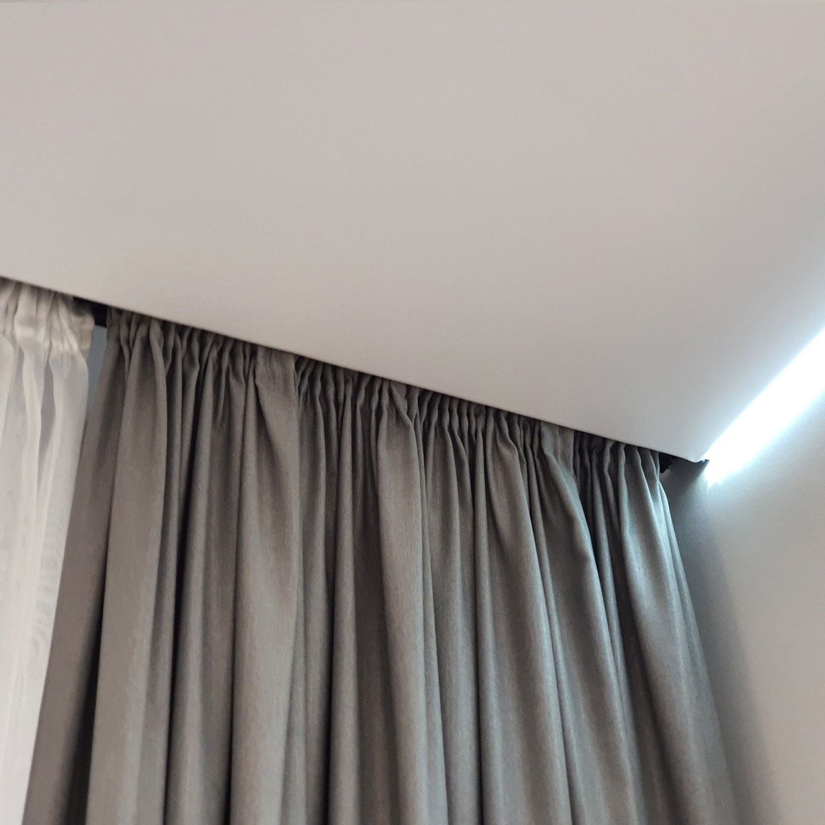 Скрытые карнизы для натяжных потолков