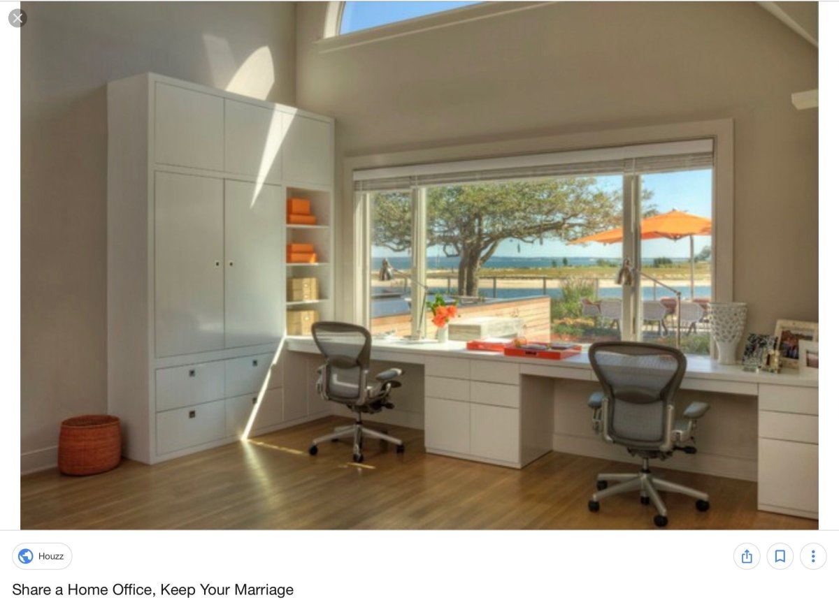 Рабочее место в спальне