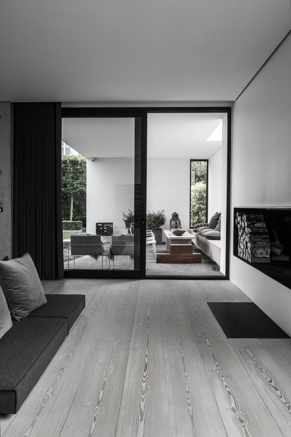 Черный ламинат в интерьере