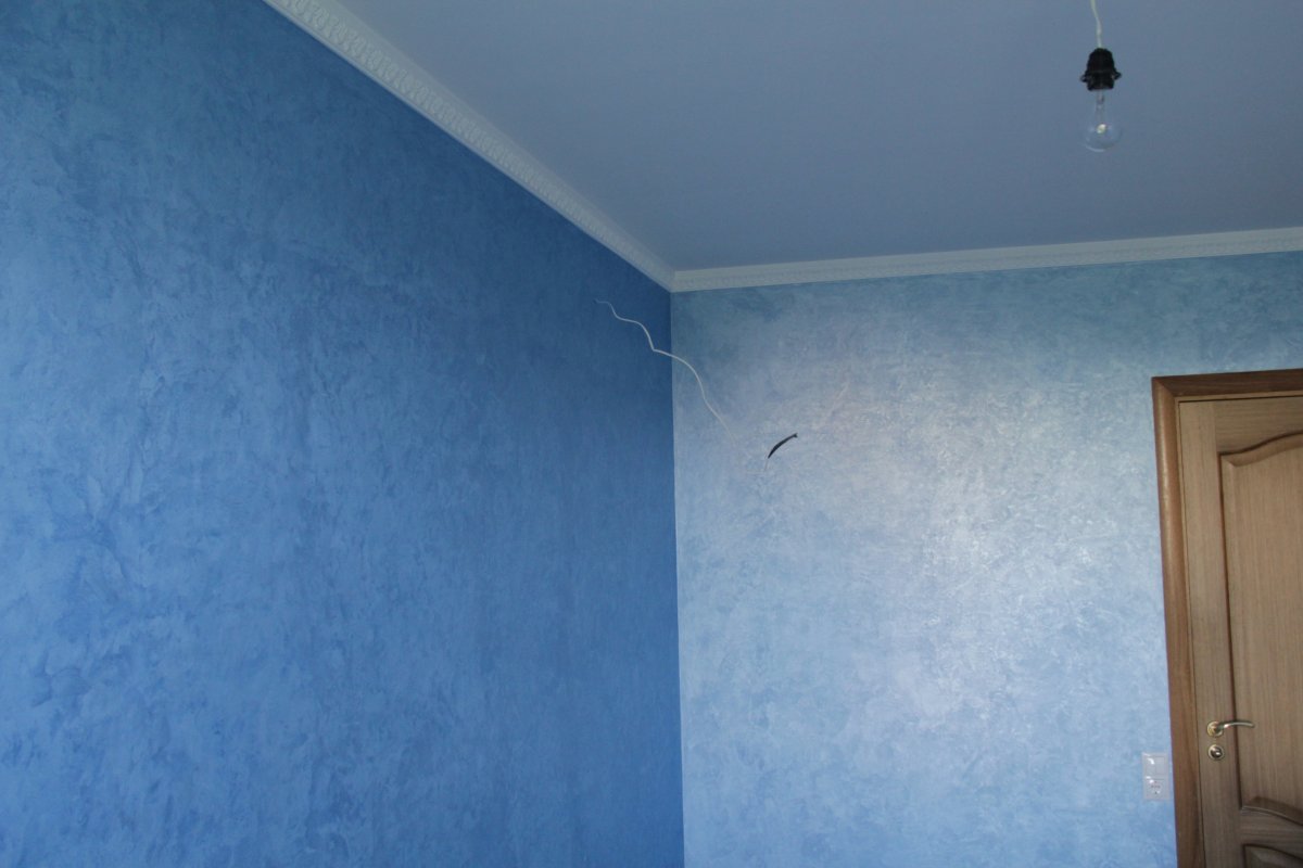 Декоративная штукатурка для стен голубая