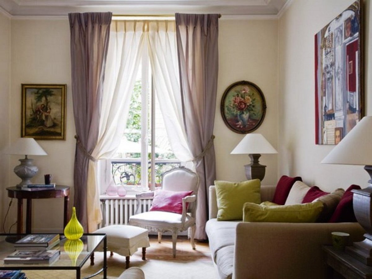 Французские шторы в интерьере гостиной
