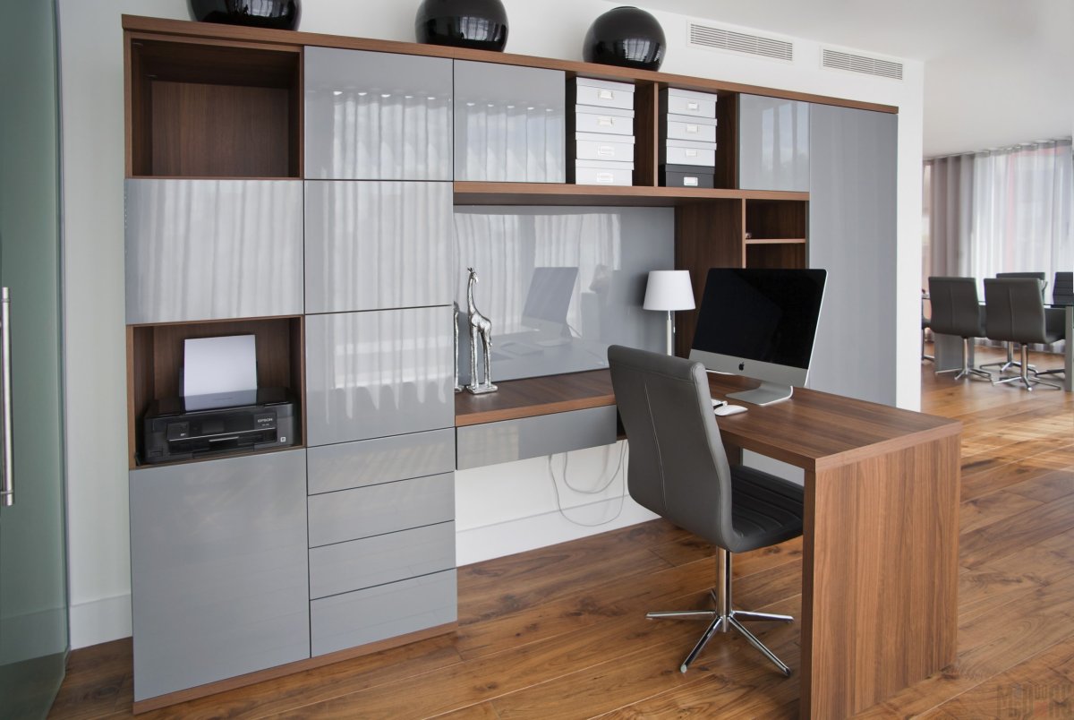 Компьютерный стол встроенный в стенку