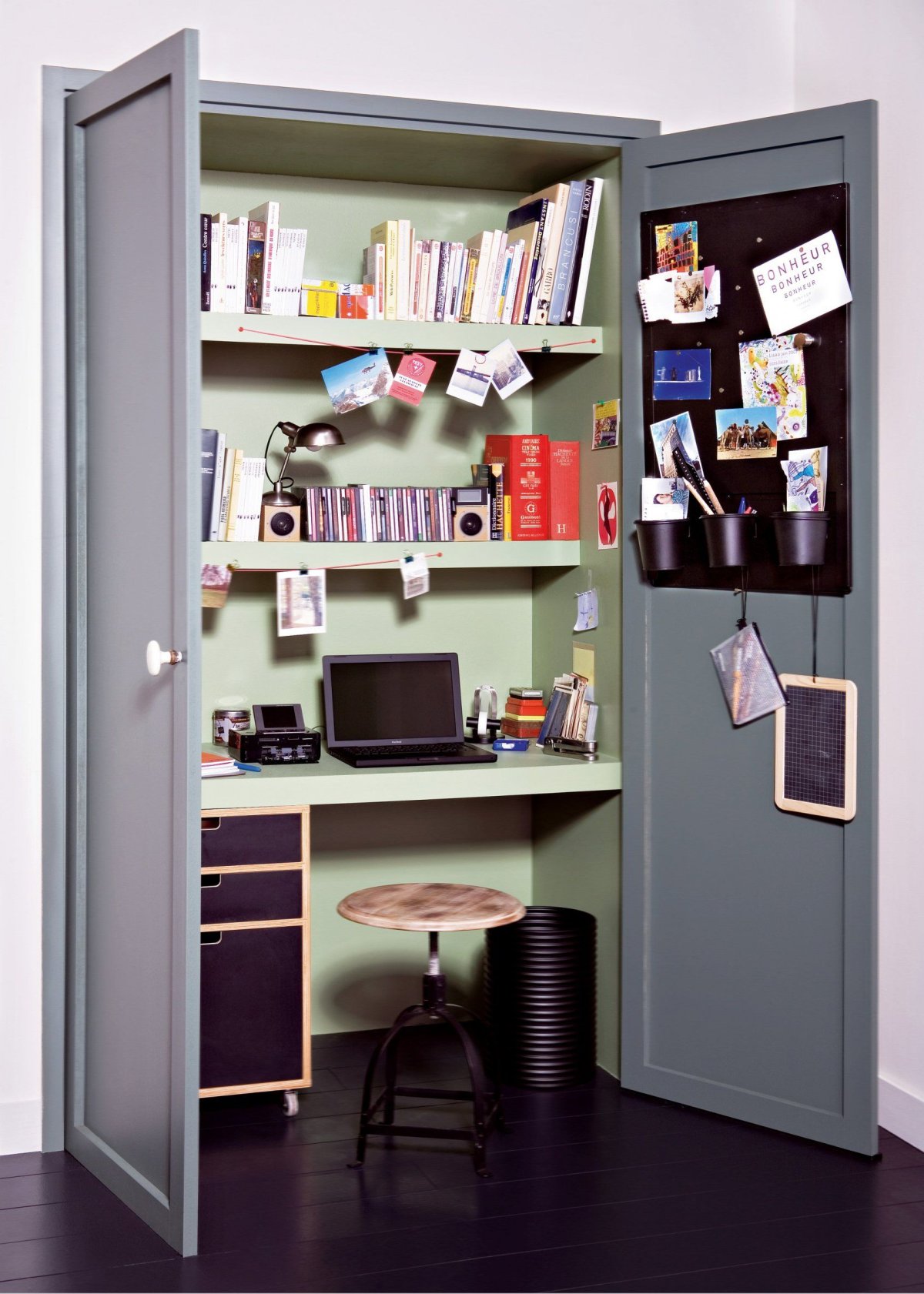 Рабочее место в шкафу