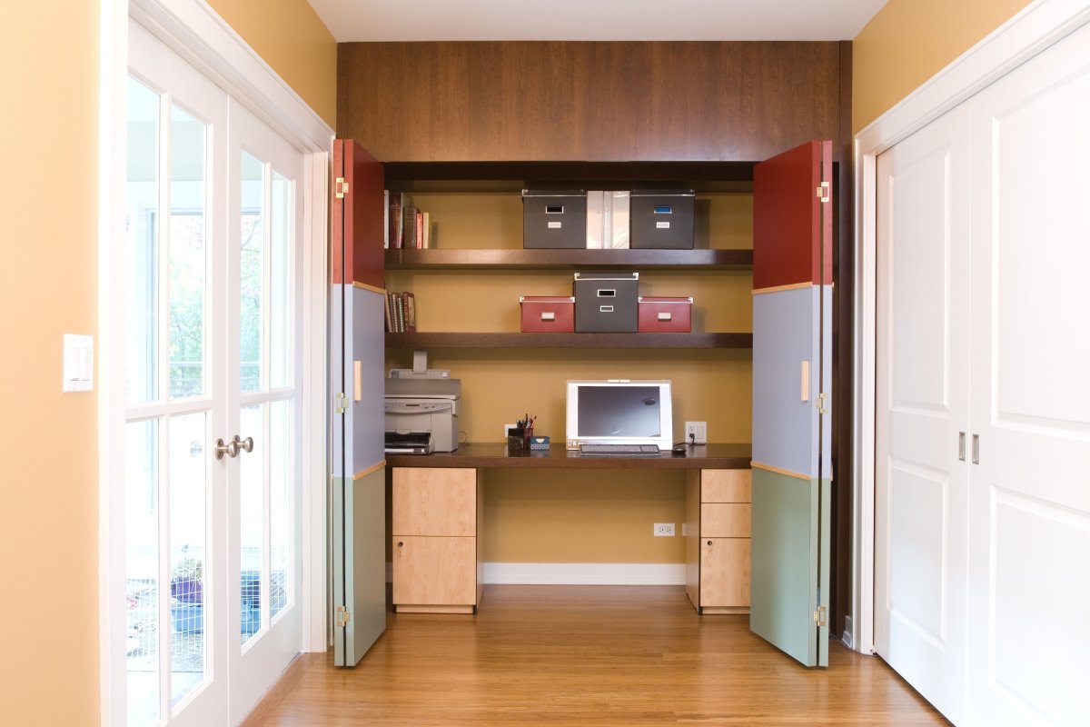 Рабочее место в шкафу