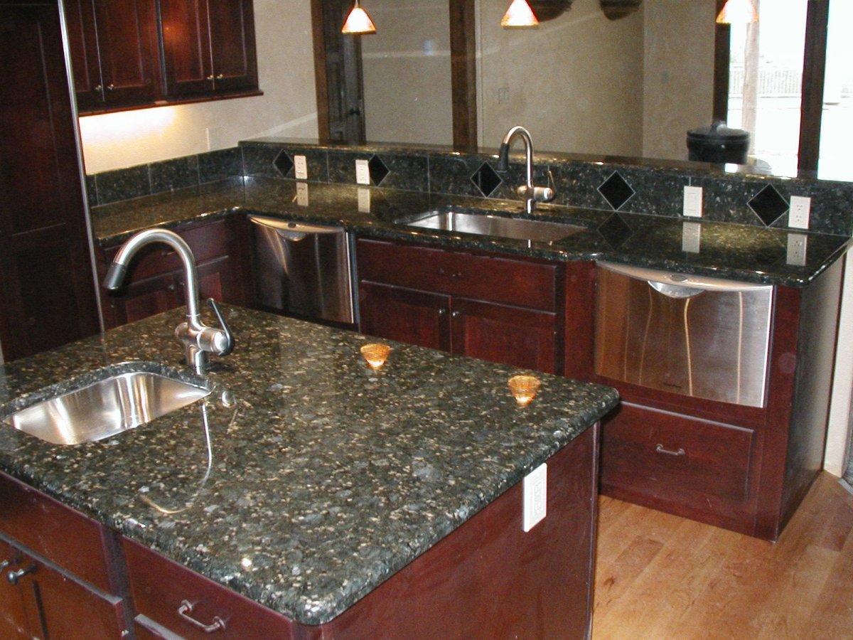 Столешница кедр зеленый мрамор